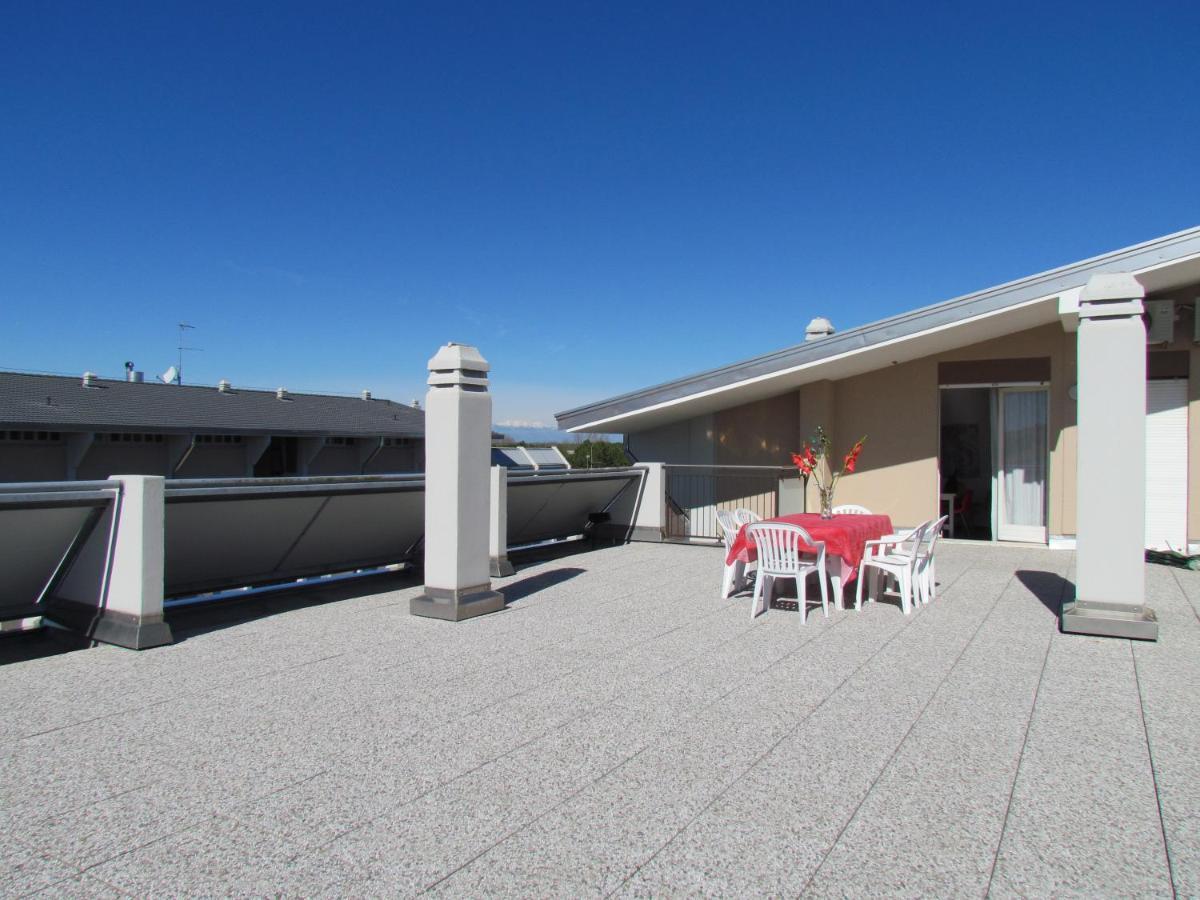 Colorful Attic With Large Terrace - Beahost Διαμέρισμα Μπιμπιόνε Εξωτερικό φωτογραφία